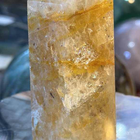 🔥SALE🔥 Golden Healer Crystal Tower With Sparkles And Rainbows! Watch The Video - Picture 3 of 9